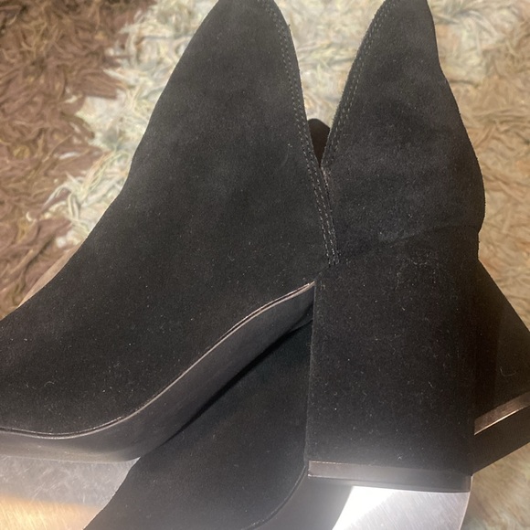 NWOT STEVE MADDEN BLACK SUEDE ROOKIE BOOTIE - Picture 11 of 16